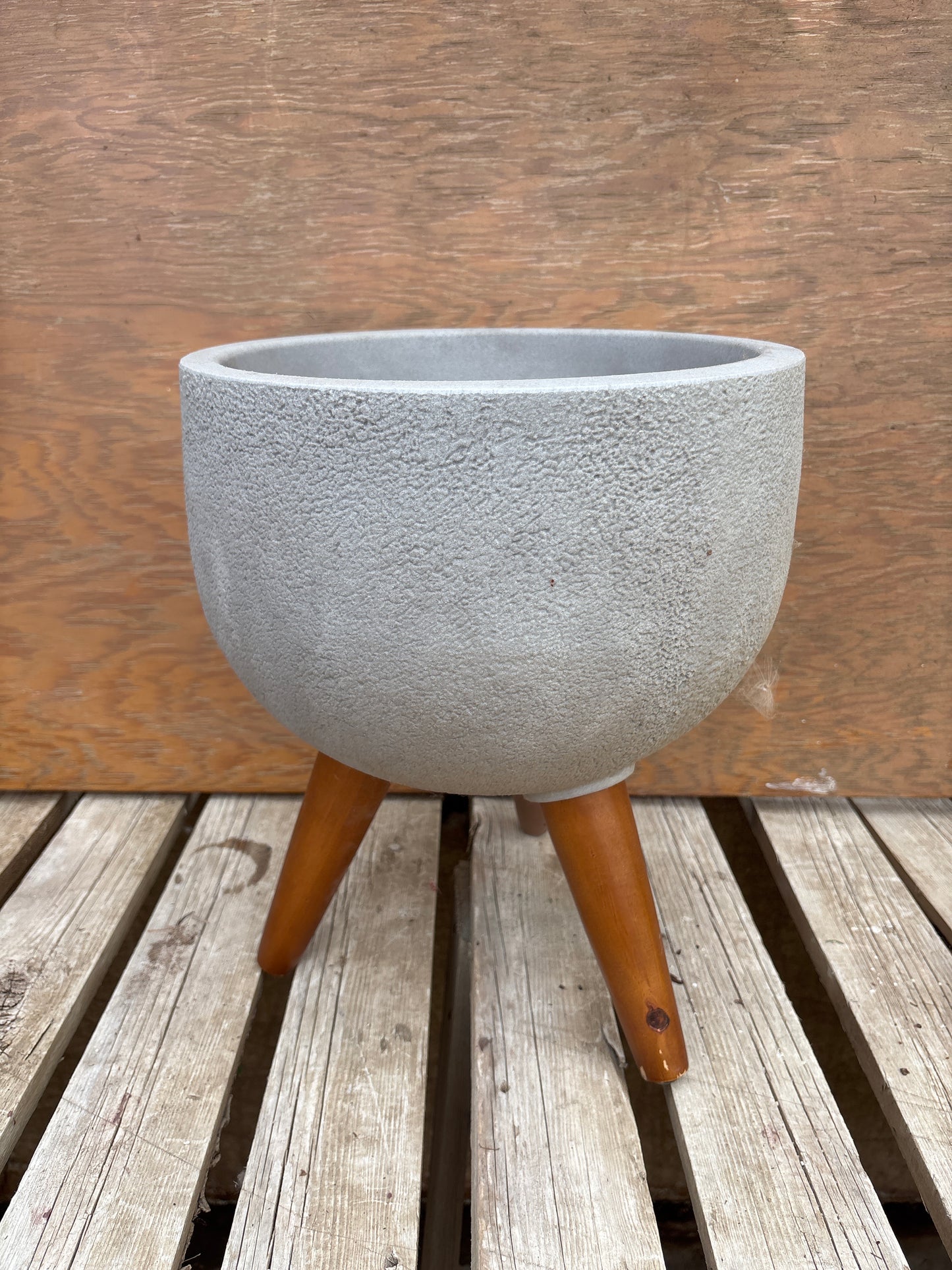 Rustic Round Planter with Stand (Japi)