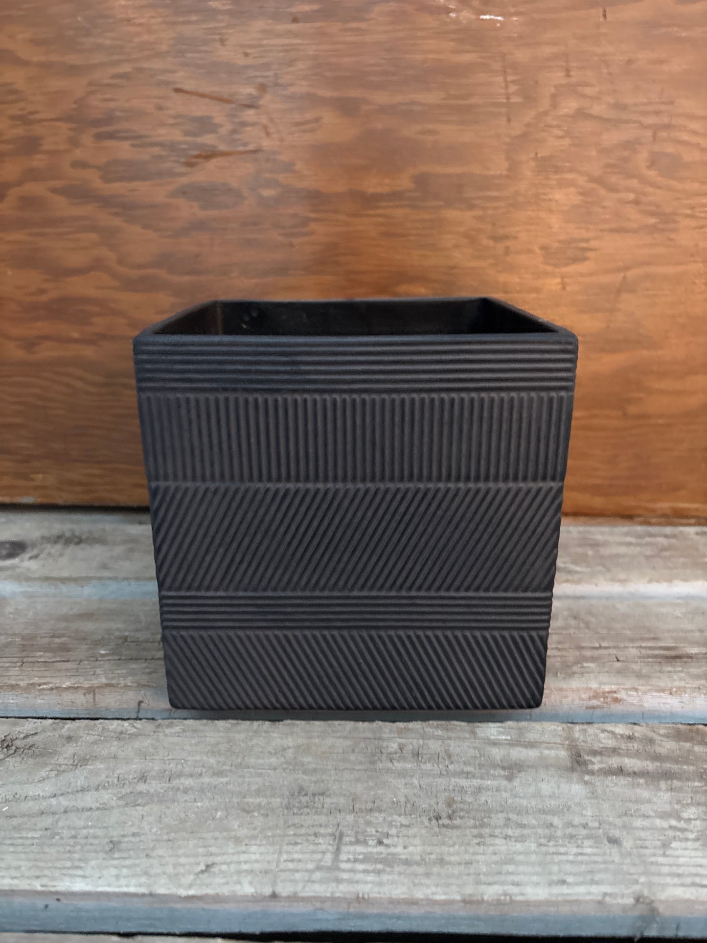 'Dillon' Planter