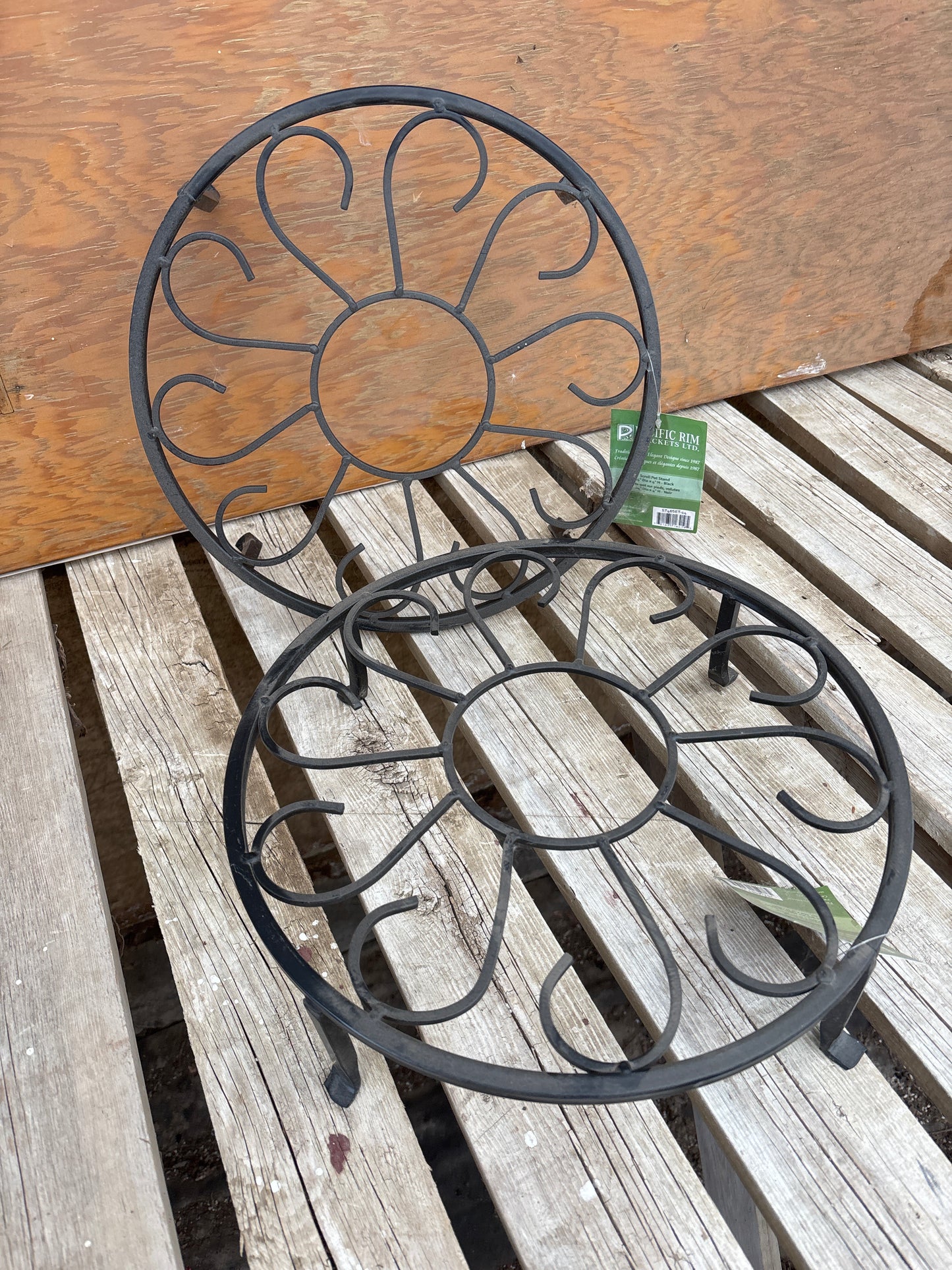 14” scroll pot stand