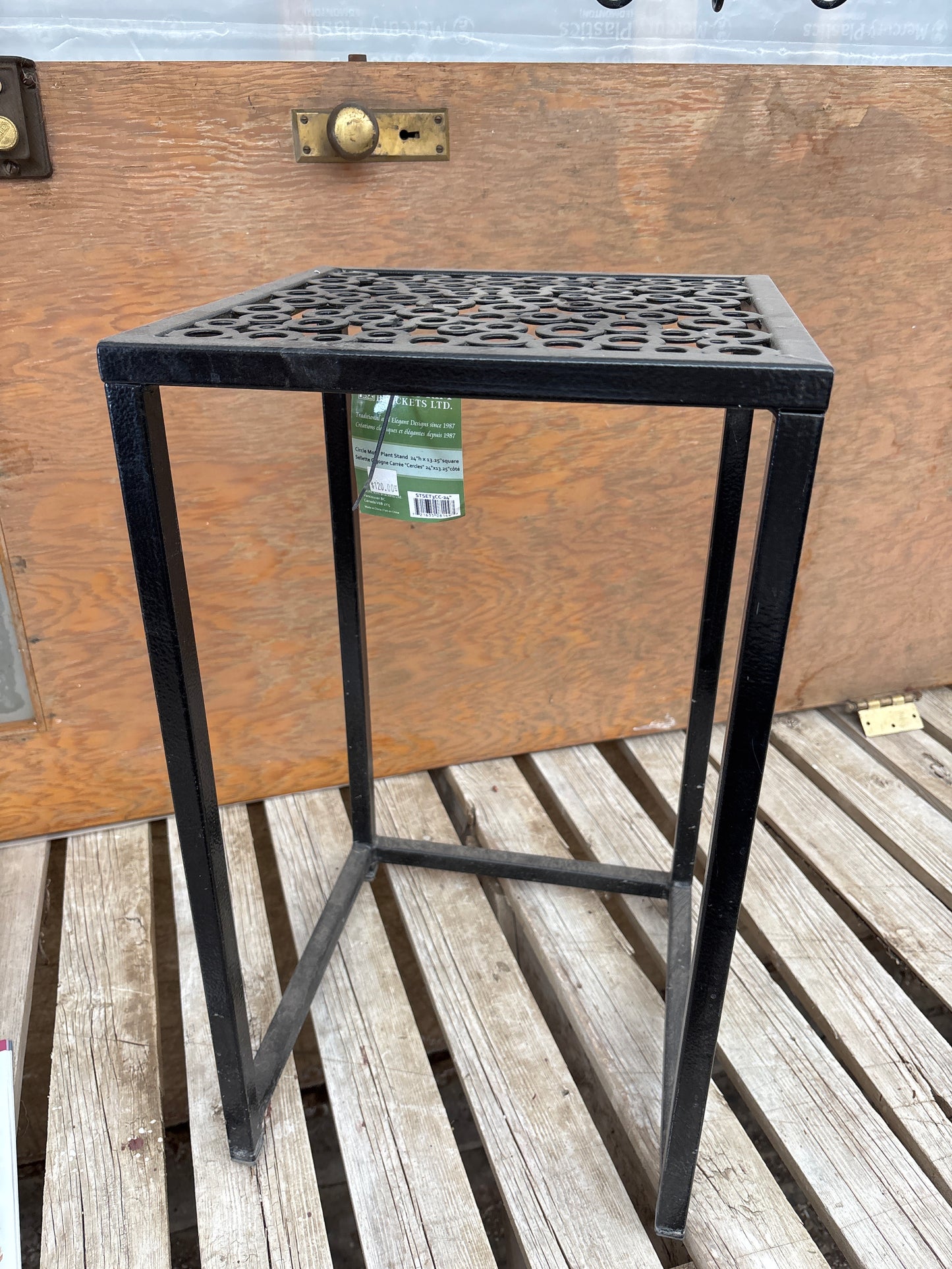 Circle Motif Plant Stand