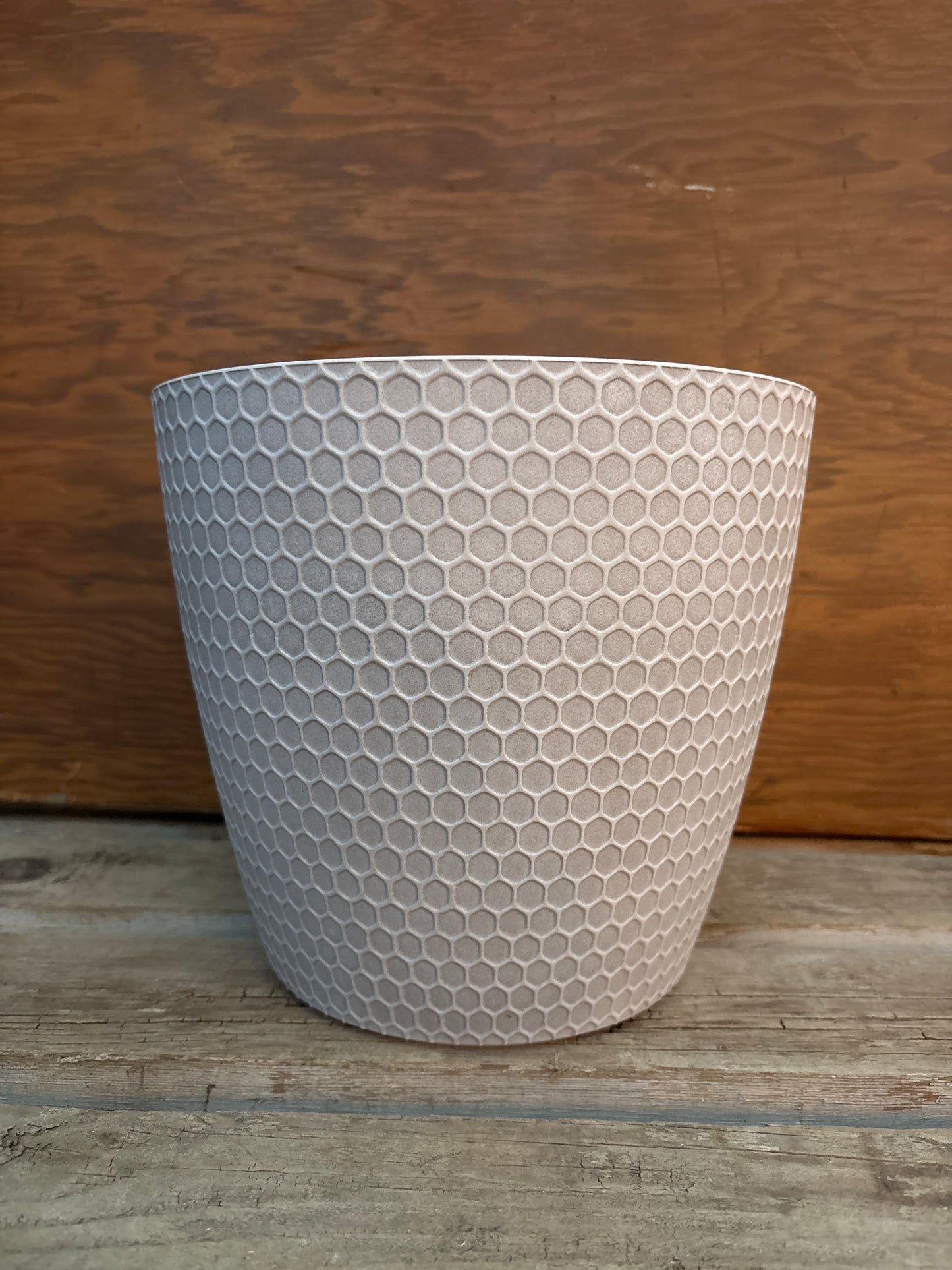 Honeycomb design pot