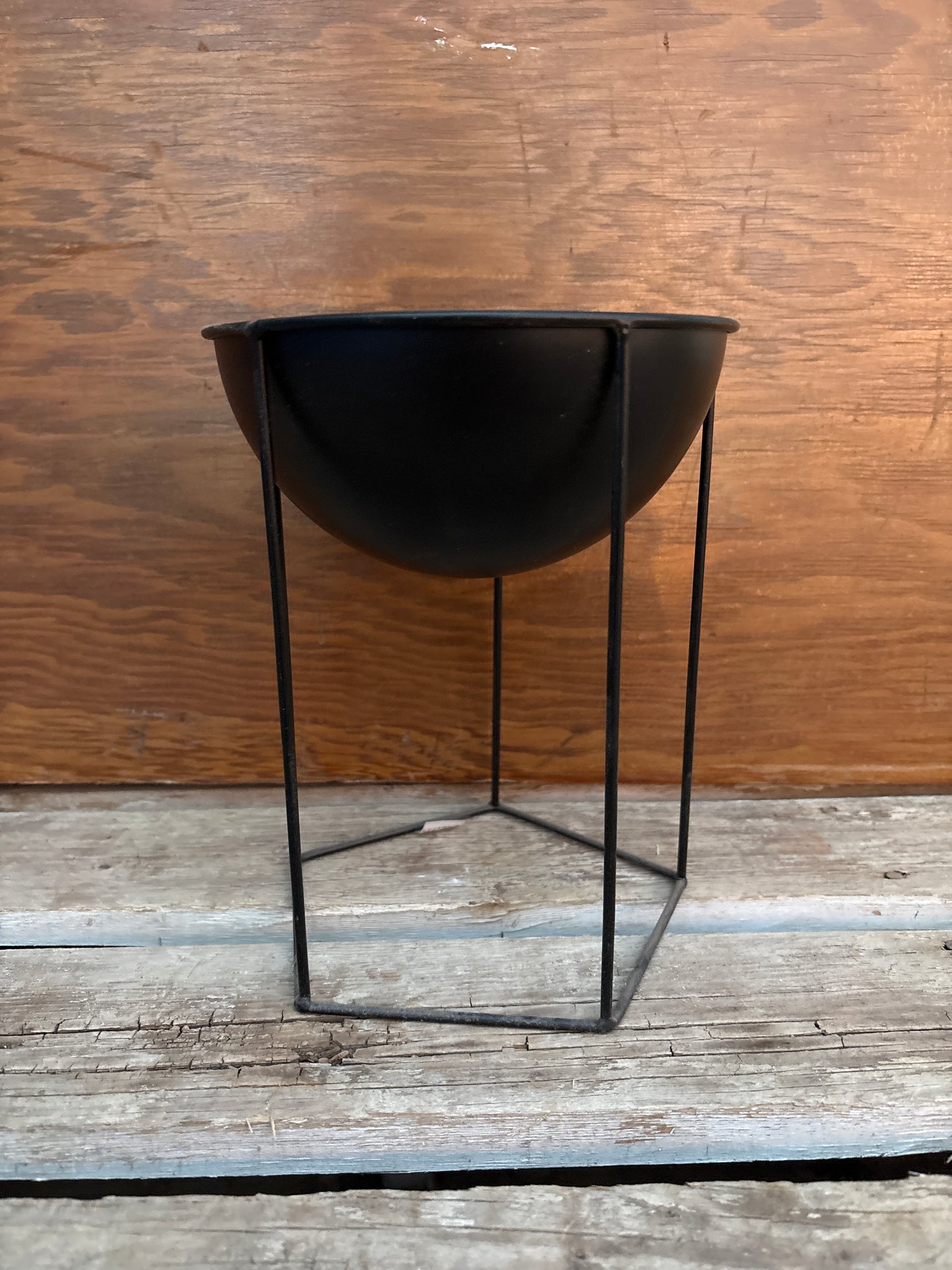 Black Metal Pot with Stand