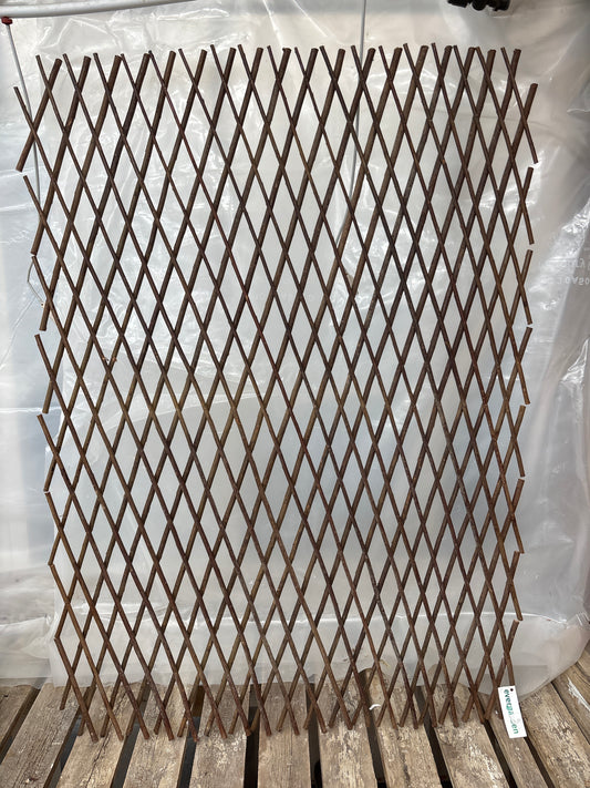 Evergarden medium willow expanding trellis