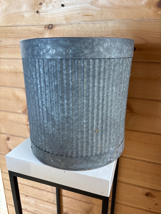 Galvanized steel plant pot with plastic liner