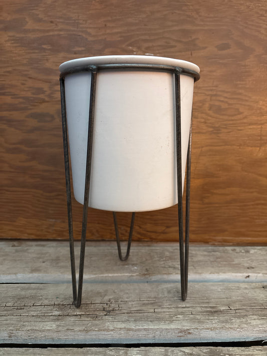 White Pot With Stand