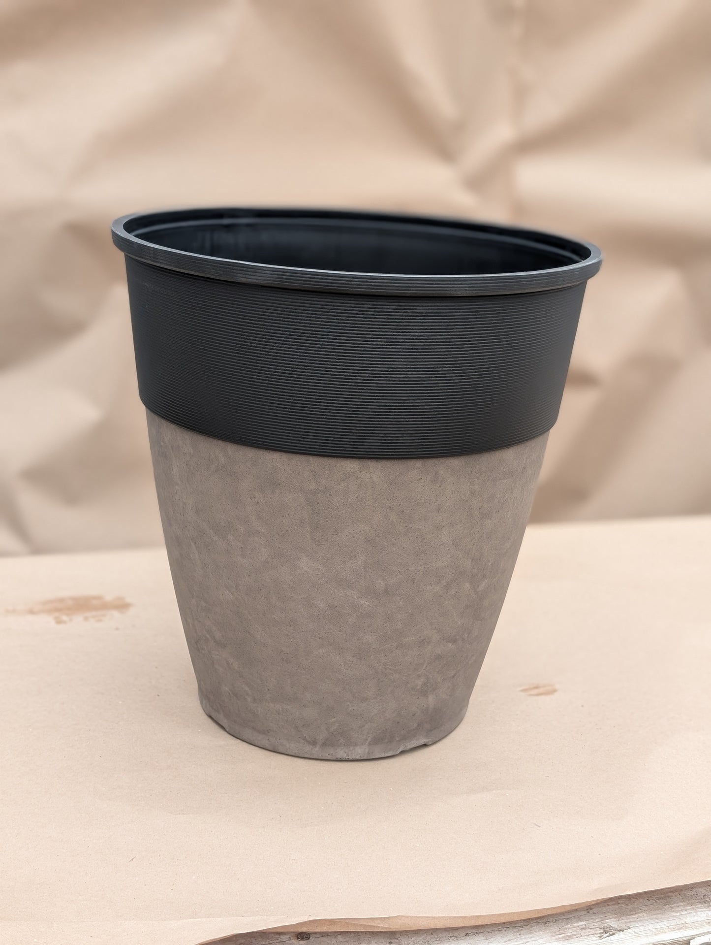 14.5" Hendrix Short Round Planter